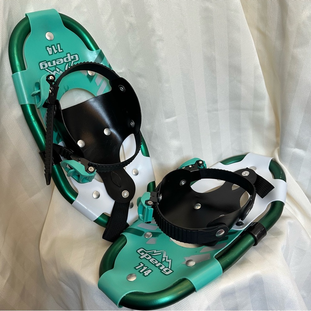 Kids Snowshoes w/ Poles & Case— Like New!